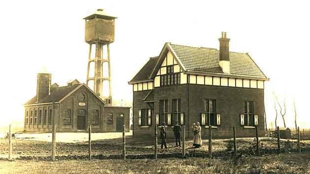 Route Dalen - Watertoren en pompstation ca. 1913 met watertoren en de woning van de machinist